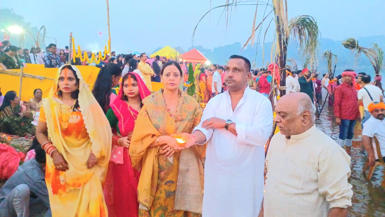 Former minister Banna Gupta and his wife offered prayers to the rising form of Lord Bhaskar.