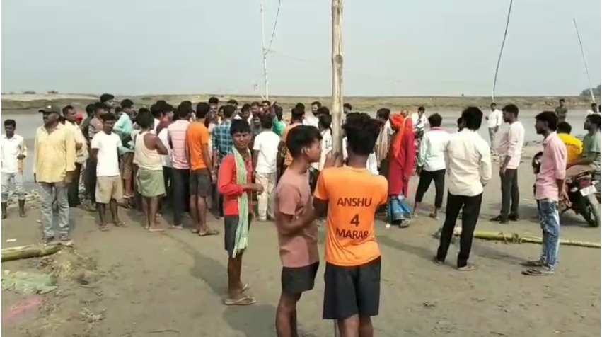 Three innocent children of the same family drowned while bathing at Chhath Ghat, all three missing