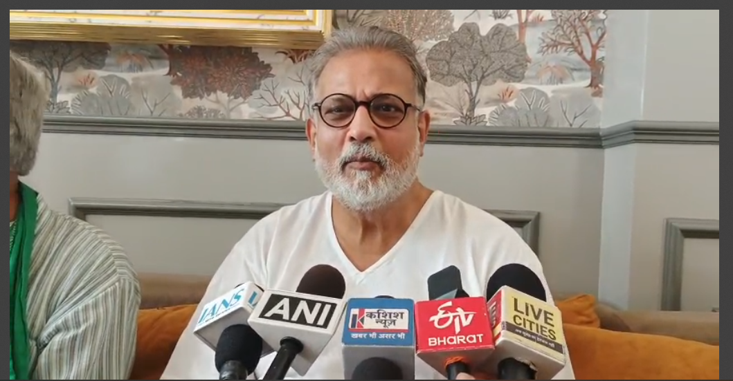 darbhanga mai tushar gandhi ka sarkaar per war 