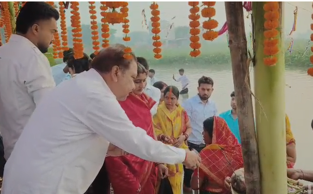 At the conclusion of Chhath Puja, Dr. Dilip Jaiswal congratulated the devotees and wished NDA victory.