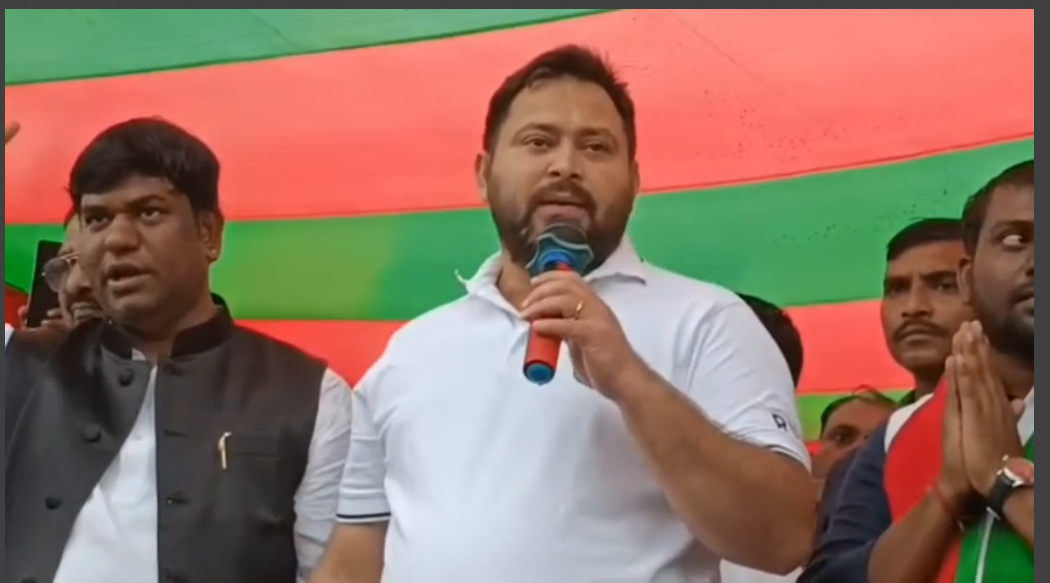 darbhanga mai tejaswi yadav ne amit shah per kiya palatwar 