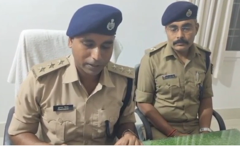 4 arrested including woman of chain snatching gang