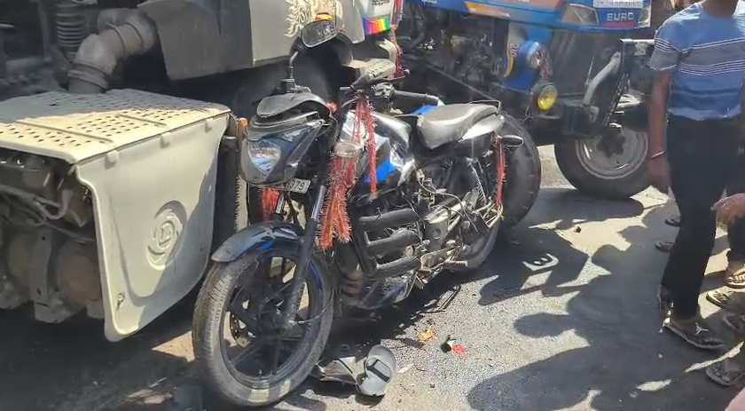 Truck, tractor and bike collide, one dead