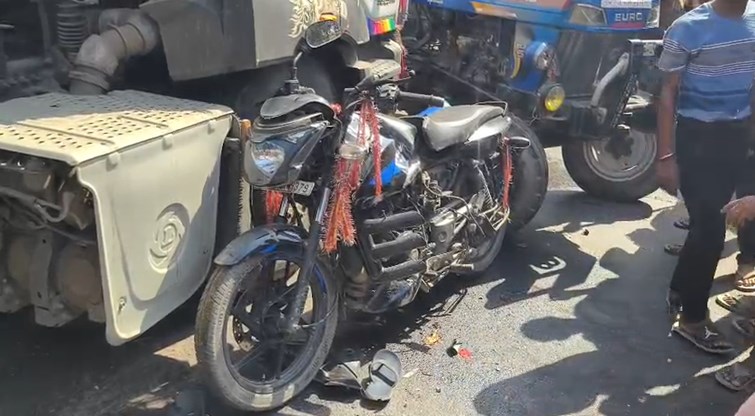 Truck, tractor and bike collide, one dead
