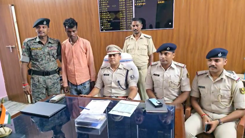 Businessman arrested with 40 grams of smack and 43 thousand Nepali currency