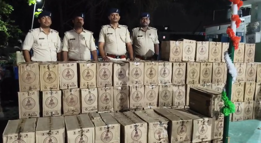 Smuggling in expensive luxury cars, liquor worth Rs 15 lakh caught in car container