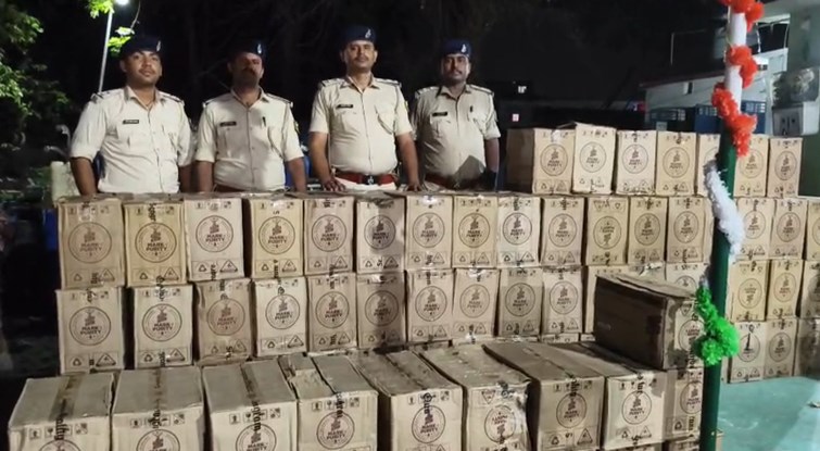 Smuggling in expensive luxury cars, liquor worth Rs 15 lakh caught in car container