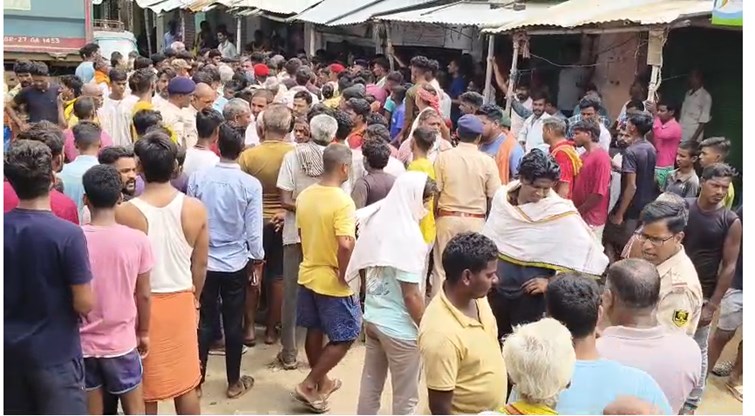 Villagers blocked road for two hours for compensation