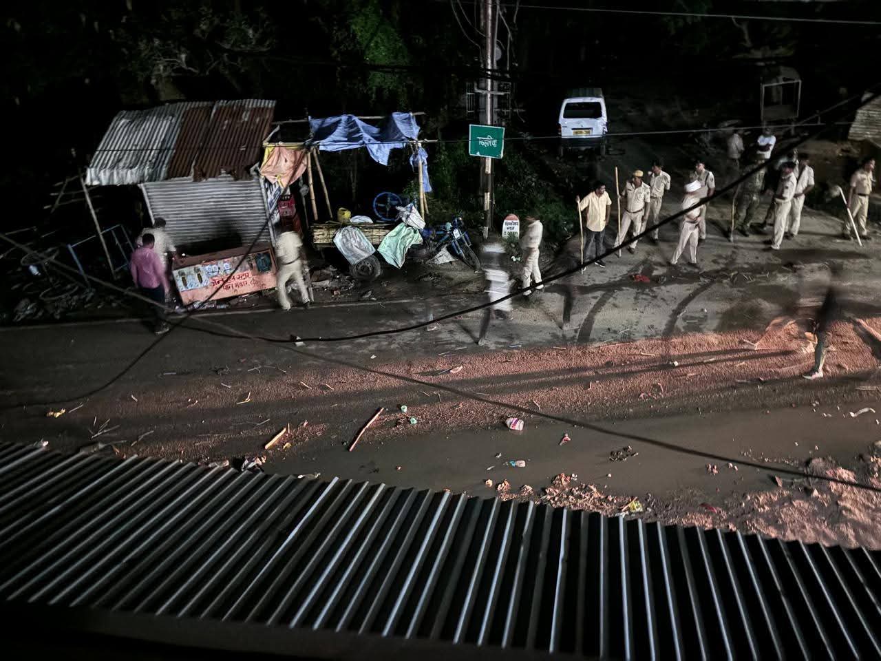 Dispute between two parties in Barharia Mahaviri flag fair, police station chief and dozens of people injured