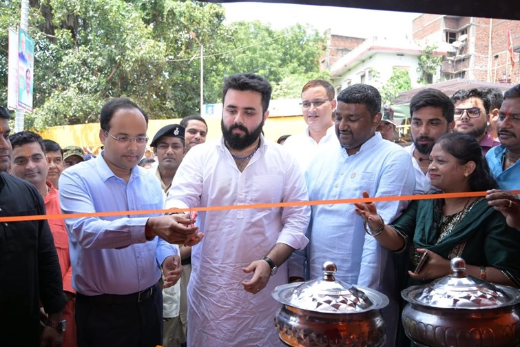 Mahavir Mandir's initiative in memory of Acharya Kishore Kunal, devotees get food as prasad twice a day