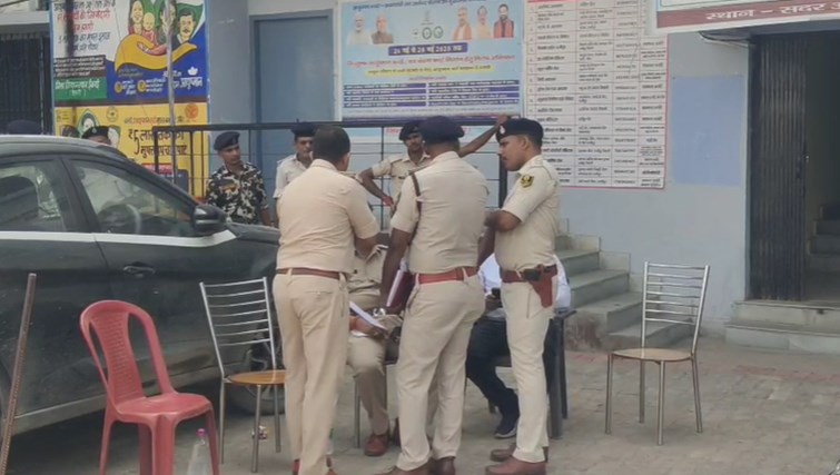The accused arrested after attacking the police team died in custody