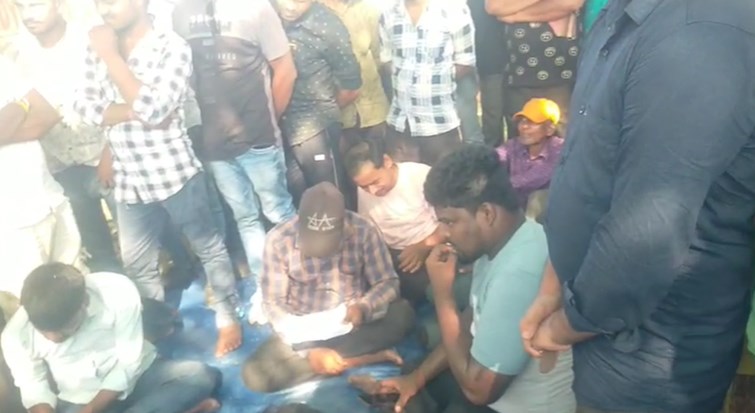 Workers held a meeting against the management and said that the management is adopting a double policy