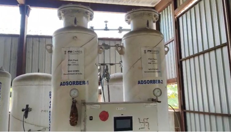 The oxygen plant built at a cost of lakhs has been closed for several months, technicians are also missing, two out of three oxygen concentration mach