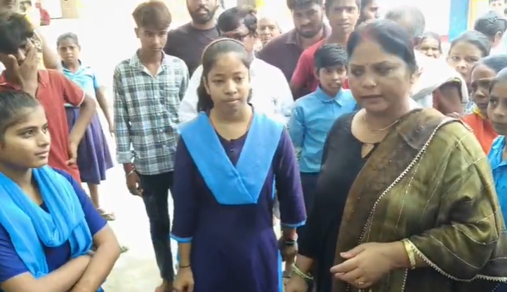 Students accused a teacher of molestation in Nawada school, accused teacher is in police custody..