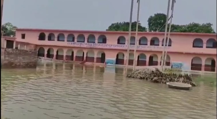 Flood wreaks havoc in Begusarai, roads also submerged