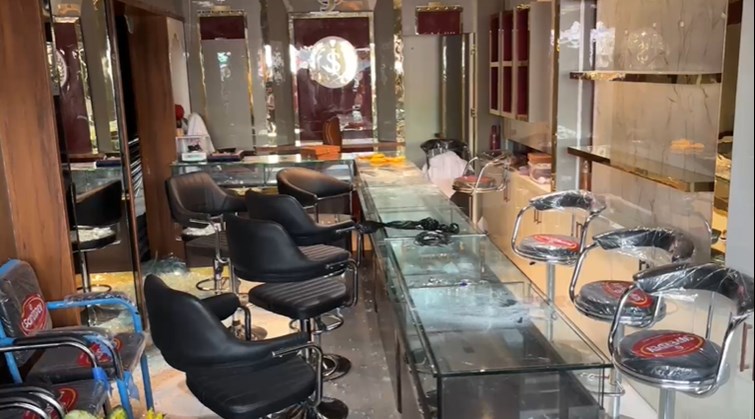 The incident took place 500 meters away from Raghopur police station, the showroom was opened 5 days ago