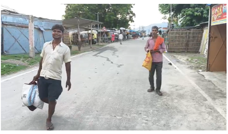 After violence in Nepal, Indian workers started returning back on foot for 150 kilometers to save their lives