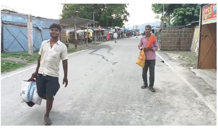 After violence in Nepal, Indian workers started returning back on foot for 150 kilometers to save their lives