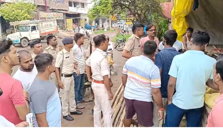 The idol of Maa Durga was vandalized by anti-social elements, anger among local people