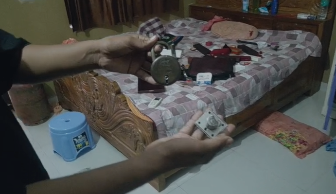 Theft in CRPF jawan Manoj Kumar Singh's house