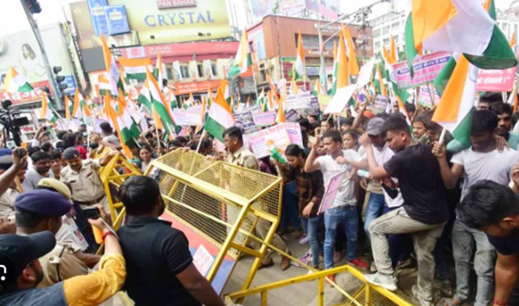Candidates again created uproar on the roads regarding sub inspector recruitment