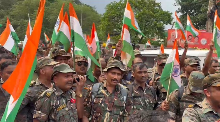 Dial 112 drivers reached to gherao BJP office demanding 'equal work, equal pay'