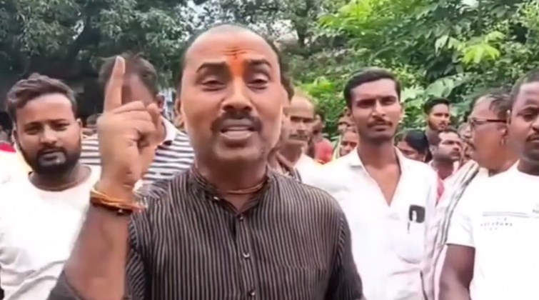 Farmers clashed among themselves for urea fertilizer, video of the fight went viral on social media
