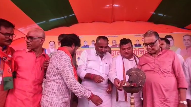 Raj Bhushan Chaudhary said on Tejashwi's visit- he has weakened his stature