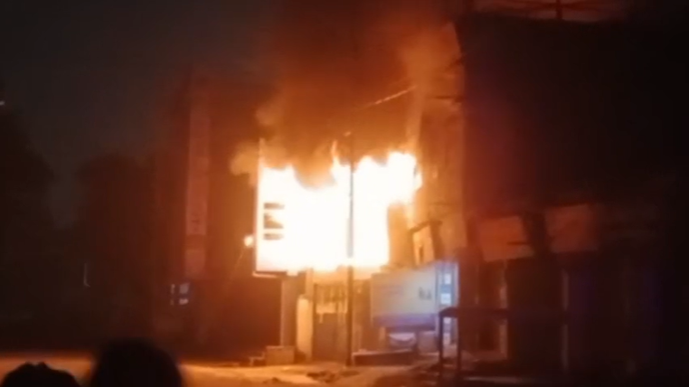 Fire breaks out in furniture shop, causing loss of Rs 35 lakh