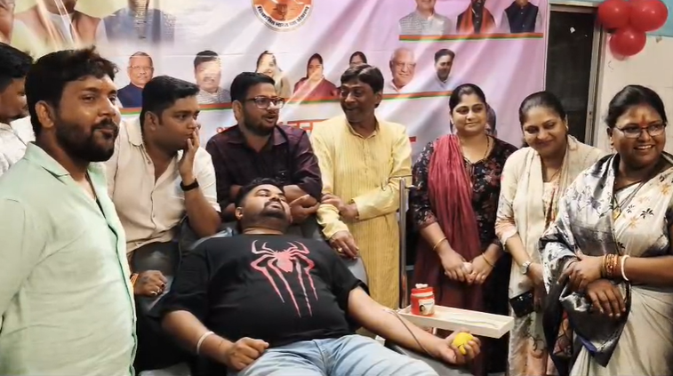 Bharatiya Janata Yuva Morcha Katihar organised a blood donation camp and donated blood.