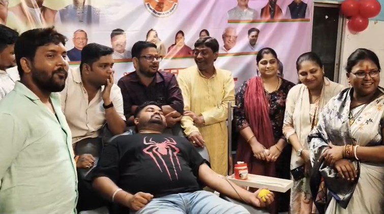 Bharatiya Janata Yuva Morcha Katihar organised a blood donation camp and donated blood.