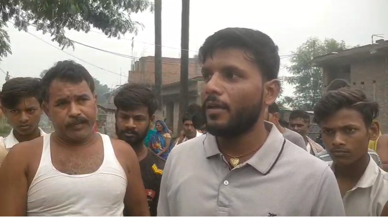 Villagers held a mahapanchayat against MLA Siddharth Patel for not constructing the road.