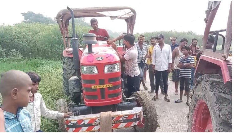 A pipeline worker was shot by miscreants, who then fled with a tractor.
