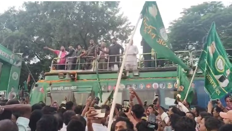 A video of Tejashwi Yadav's travel before the elections is going viral, know what the whole matter is.