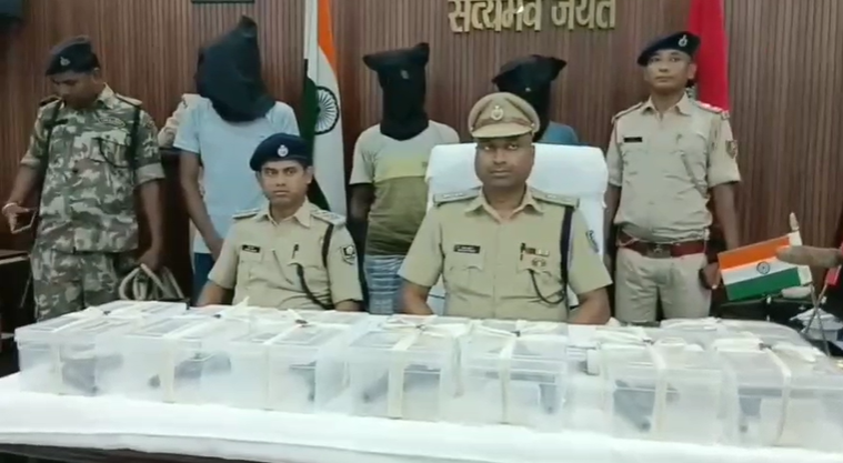An illegally operated mini gun factory busted, 3 mechanics arrested, 7 country-made pistols seized