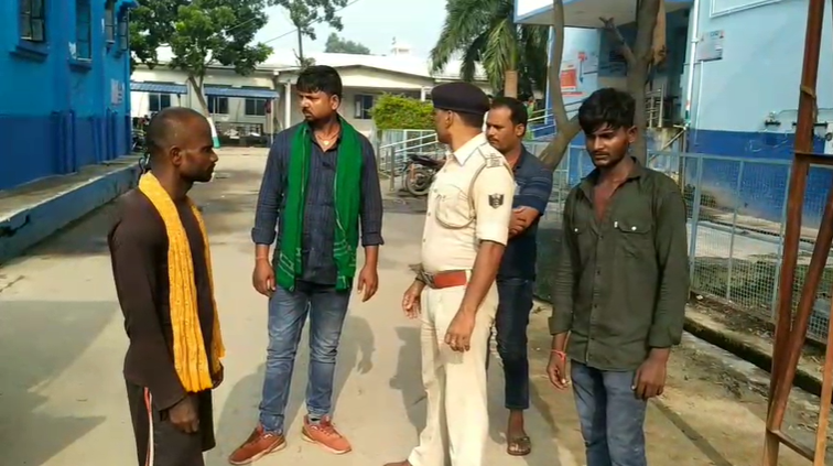 There was a dispute over charging the mobile phone.