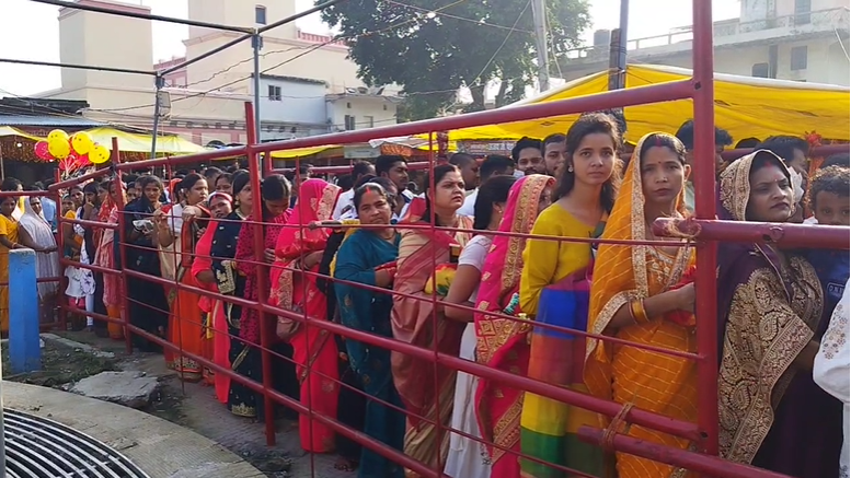 Crowds of devotees gathered to visit the mother's court.