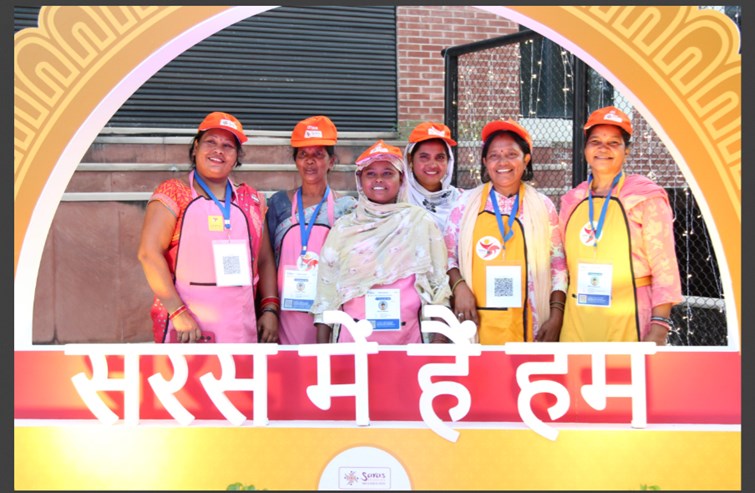 saras aajeevika mele mai jharkhand ki mahilaon ki gunj 