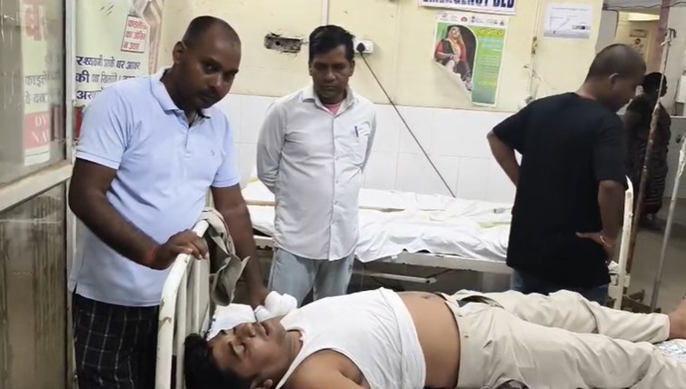 Police team attacked during vehicle checking in Nawada, two policemen injured