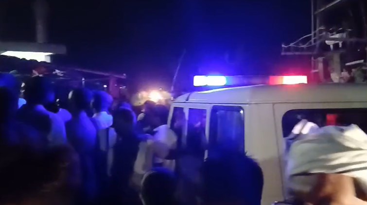 Money and mobile phones looted at knife point