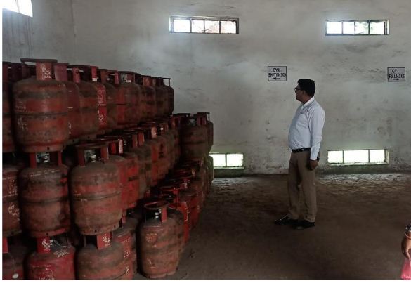 chaibasa mein gas godam ka nirikshan