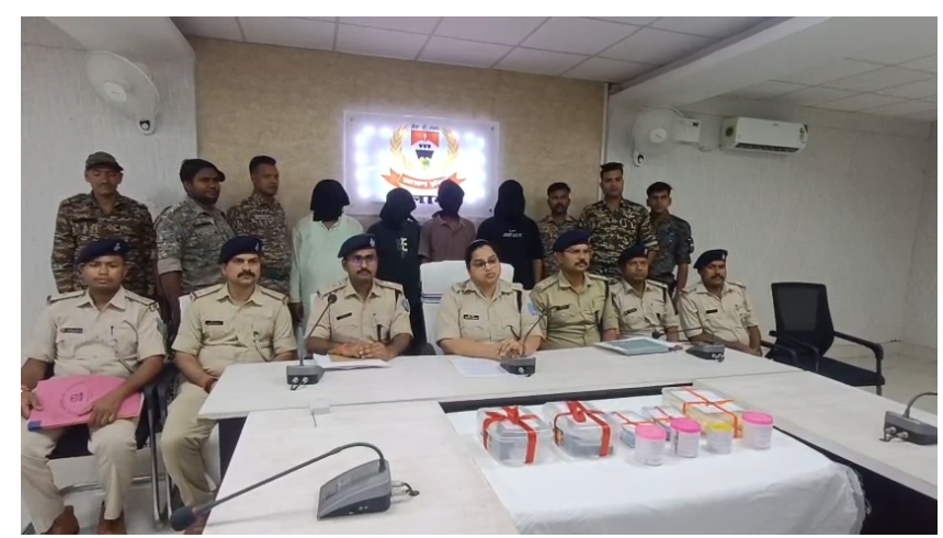 medininagar bus stand road golikand ka khulasa