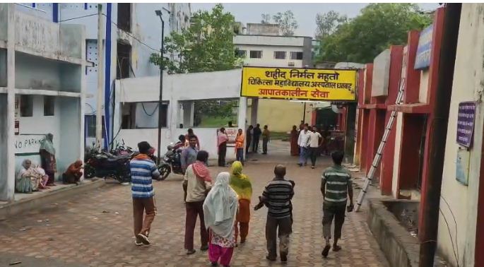 dhanbad mein cylinder fatne par hadsa 