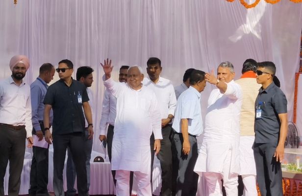 valmikinagar pahuchey cm nitish