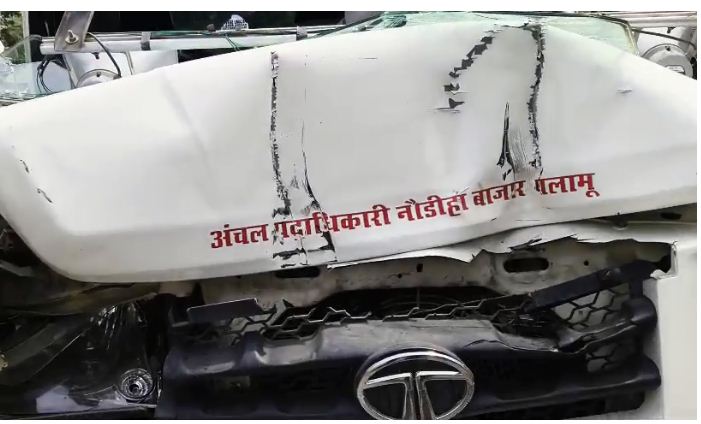 palamu mein sadak hadsa