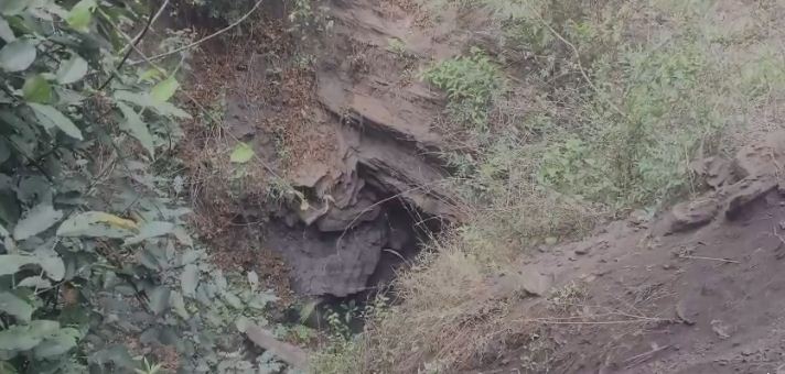 koliyari mein awaidh khanan par karwai