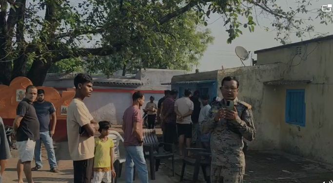 bermo mein ek sath teen gharo mein chori