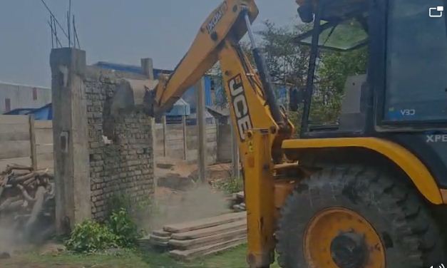 anchaladhikari k nirdesh par karwai