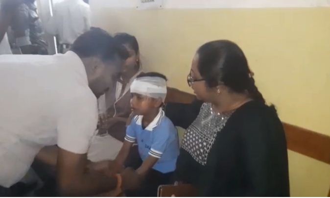 bokaro mein school bus or truck mein takkar