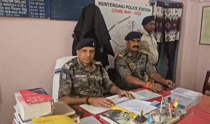 chatra mein hathiyarband premi giraftar